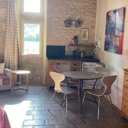 Mas De La Rivoire B&B Villevieille Luaran gambar