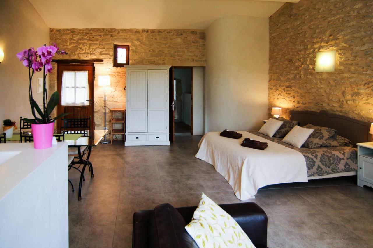 Mas De La Rivoire B&B Villevieille Luaran gambar