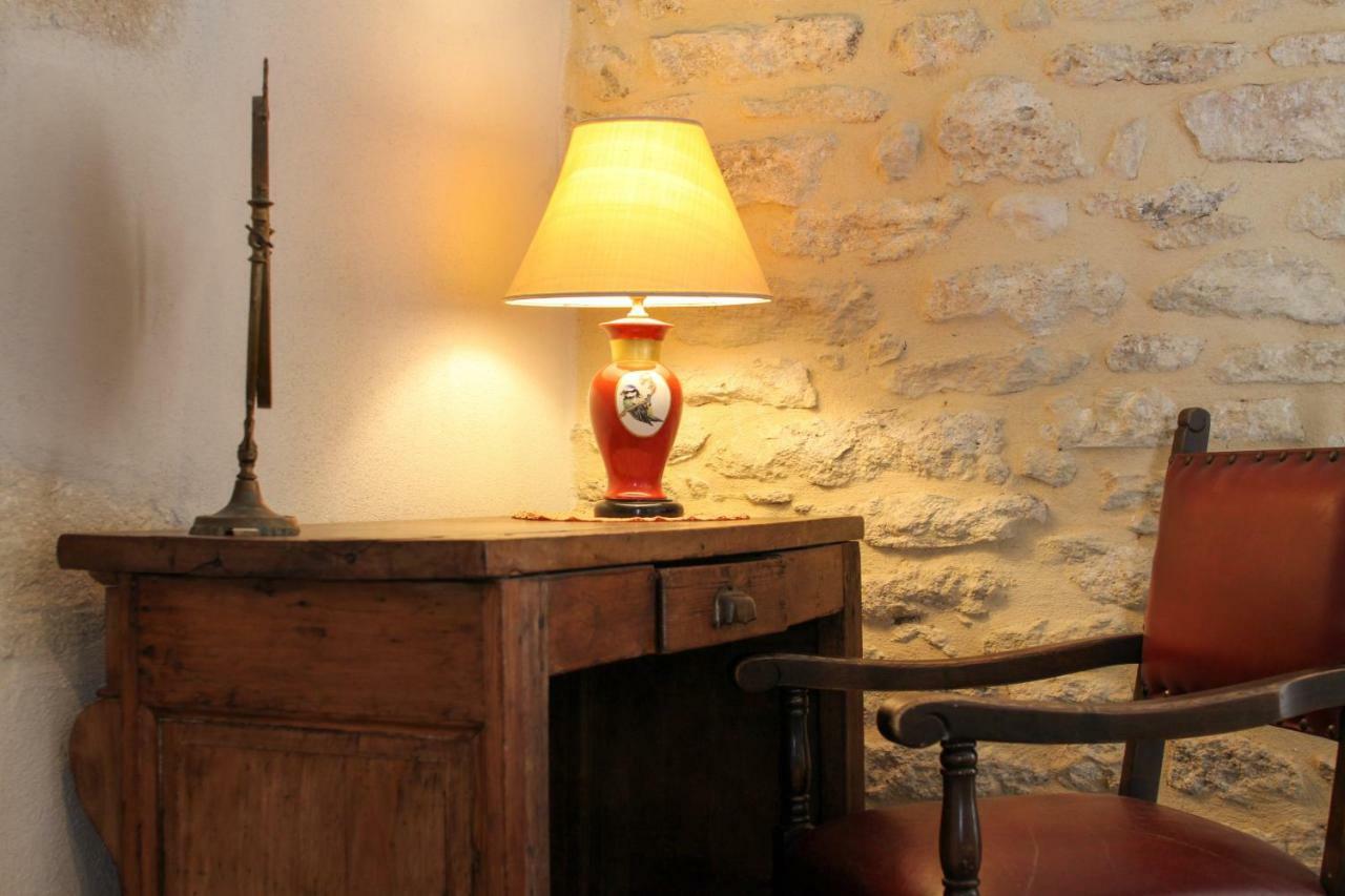 Mas De La Rivoire B&B Villevieille Luaran gambar